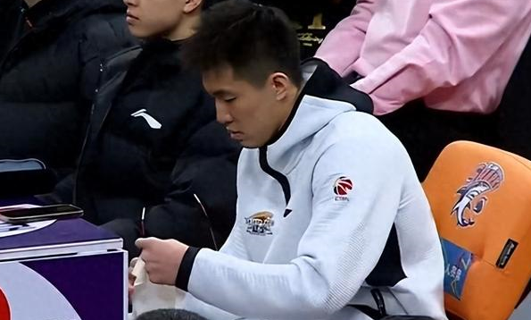包含排球预选赛焦点战：胶东麒麟队读秒扳平粤西旋风队，客场强势带走胜利。韧性比赛的样板的词条
