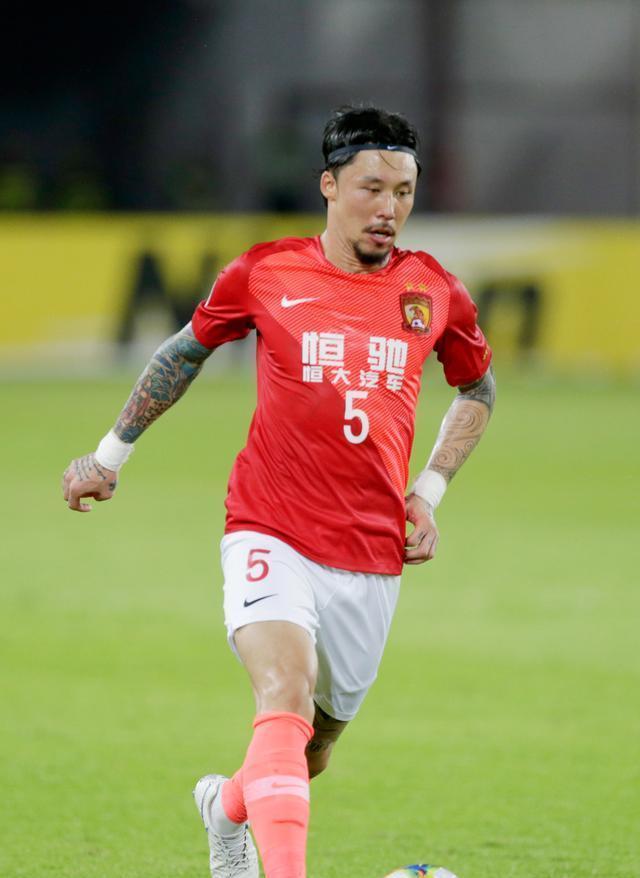  徐艺洋用湿厕纸给黄子韬擦嘴 