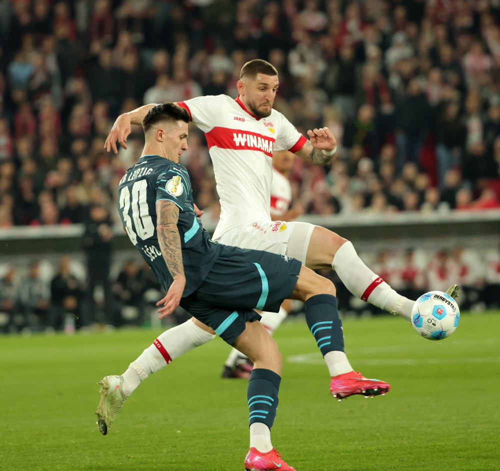 今夜莱比锡调整名单——德国杯节点到来，气氛紧张，临场指挥获称赞(莱比锡对拜仁德国杯预测)