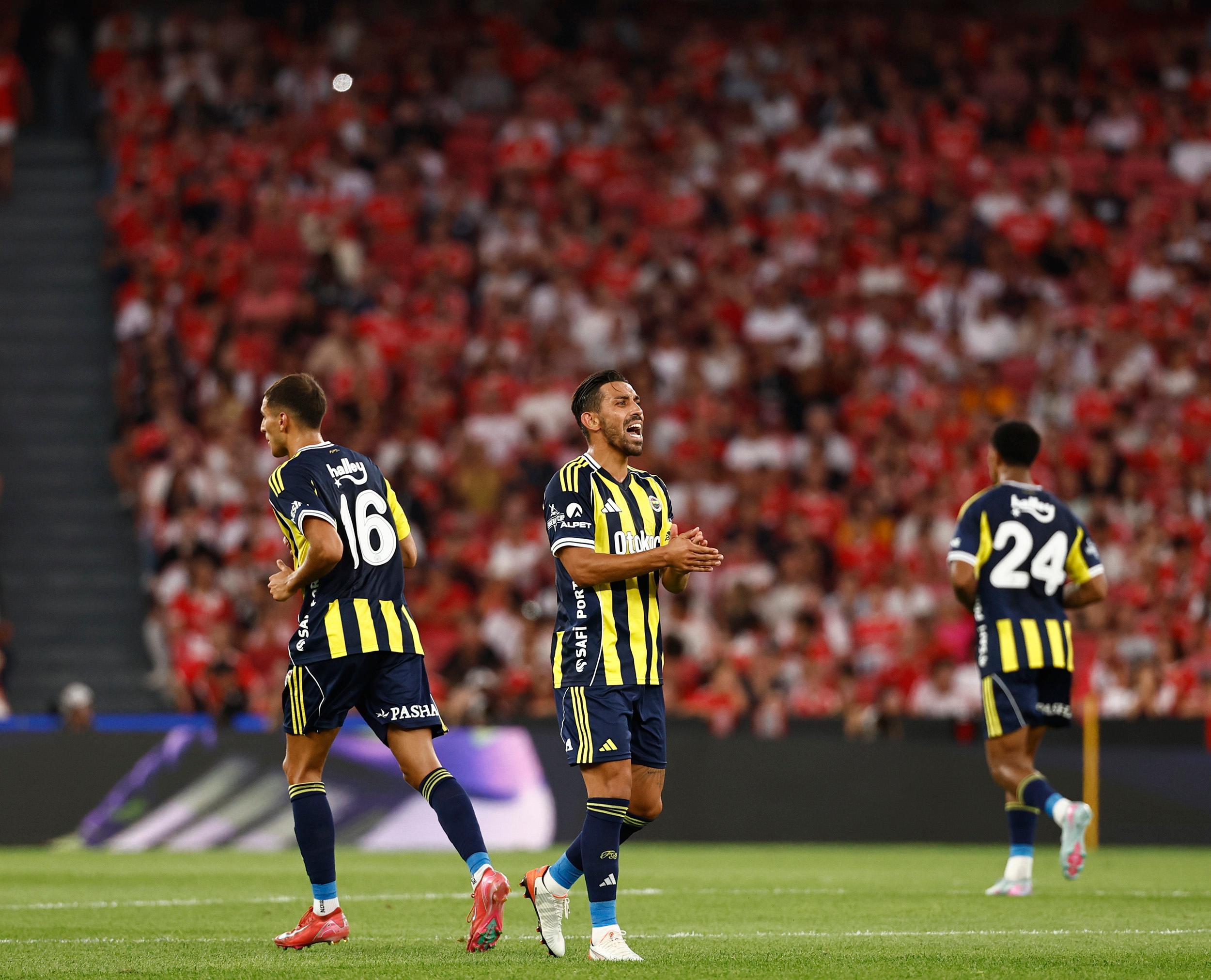 欧冠窗口期再迎强敌，里昂再遭质疑，主帅态度：球迷炸锅，医务组通报恢复(法甲里昂球迷骚乱重赛)