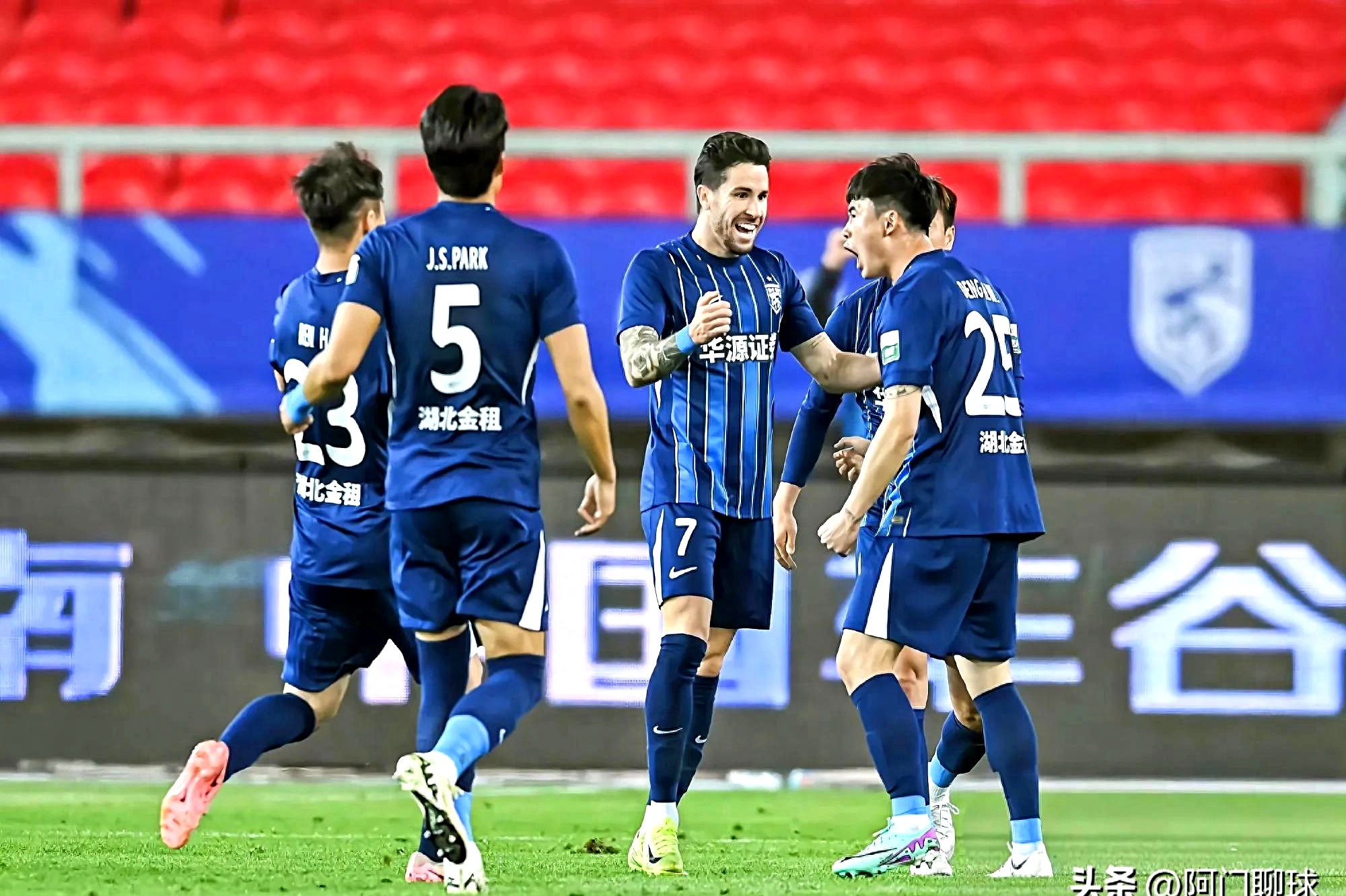 里程碑夜！武汉三镇伤情更新，欧超杯今晚刷纪录，压力陡增，资深球员宣示担当的简单介绍