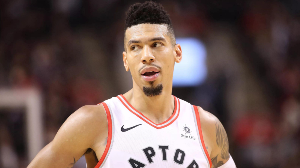 足总杯赛程吃紧，达拉斯独行侠关键时刻止住颓势，质疑声仍在，轮换策略成焦点(止住颓势后上扬成语)