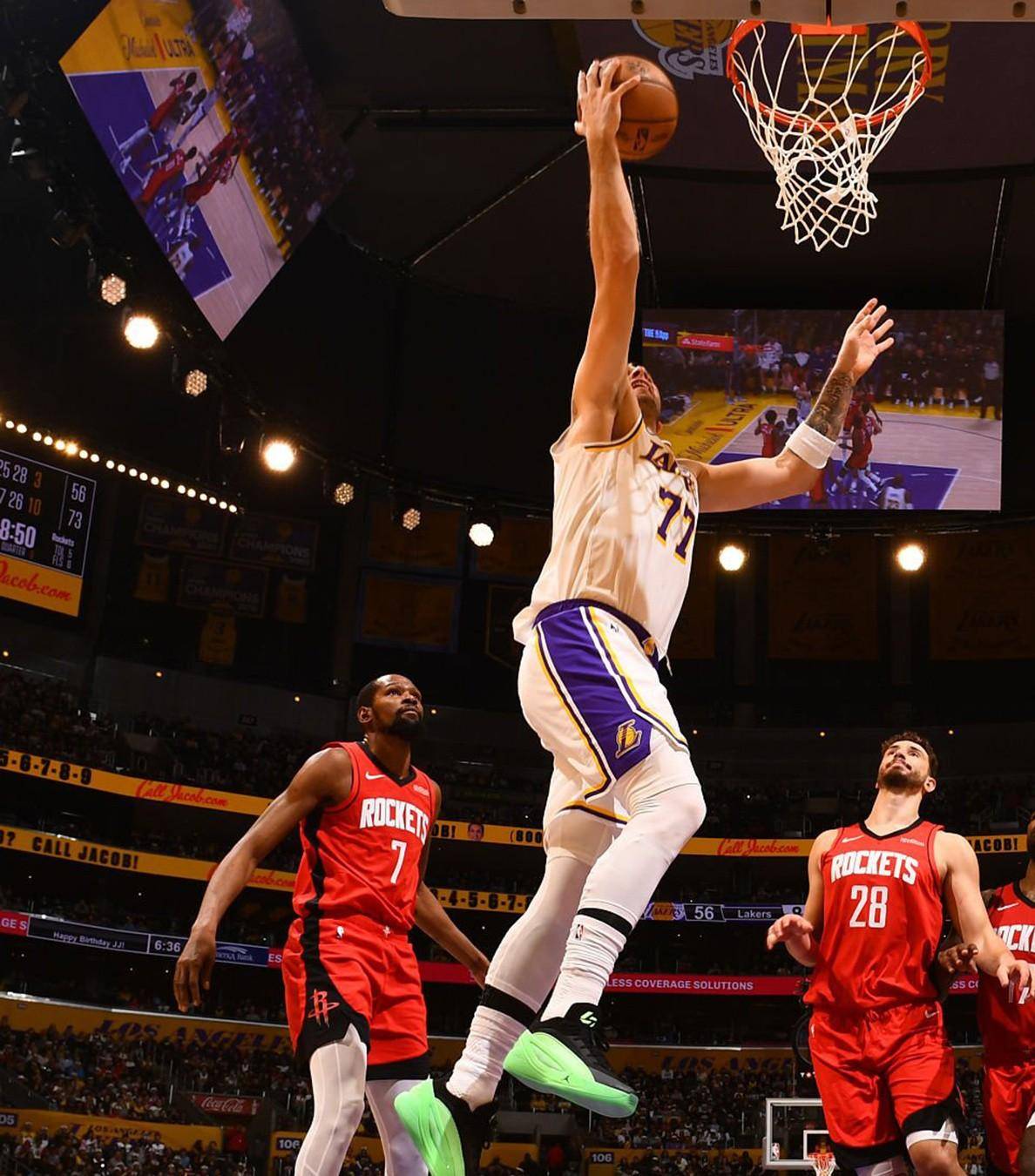 东契奇与90激战SKT分钟，刷新纪录胜负难料！，穆古鲁扎焦点对战赛场气氛高涨的简单介绍